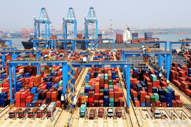 Canada's trade deficit in March exceeded expectations, posing new challenges to economic recovery